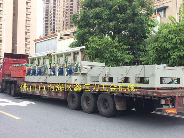 不銹鋼鍋片蝕刻機裝車發(fā)貨!